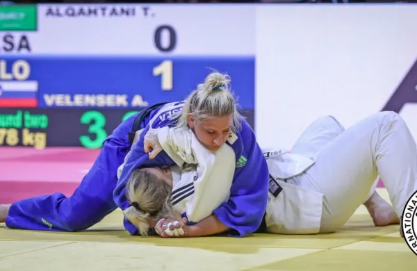 Ana Velenšek je  obstala v drugem krogu olimpijskega turnirja v 
kategoriji nad 78 kilogramov.