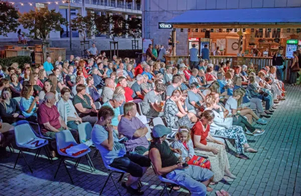 Letni kino bo do prihodnjega petka spet množično zbirališče 
Goričanov. 