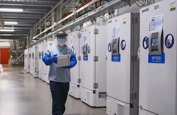 Pfizer in Moderna podražila cepiva proti covidu-19