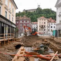 V Ljubljani odkrili temelje srednjeve&scaron;kega Mesarskega mostu