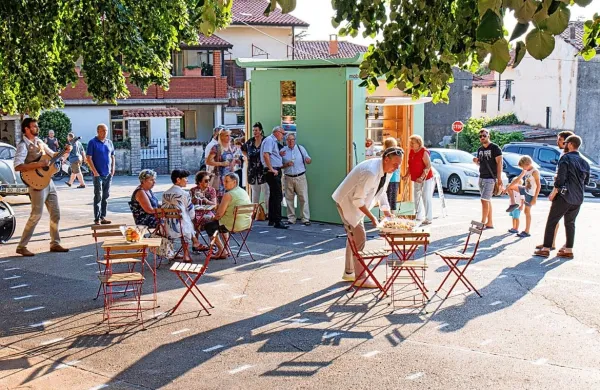 Mobilet za bolj živ solkanski trg