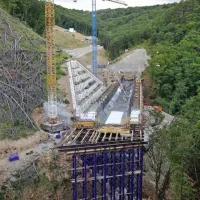 Viadukt Glinščica bodo betonirali v treh etapah; včeraj so izpeljali 
prvo. 