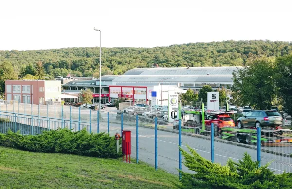 Med uporabniki komunalne infrastrukture v  coni Meblo jih veliko 
ne plačuje uporabnine. Po naših informacijah tudi zato, ker je 
dotrajana in neustrezna.