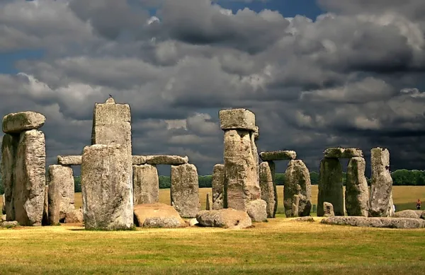 Odločitev sodišča je zaustavila načrte za izgradnjo 3,2 kilometra 
dolgega tunela v bližini arheološkega spomenika Stonehenge. 