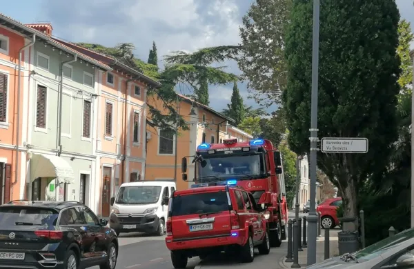 Zaradi požara omarice brez električne energije