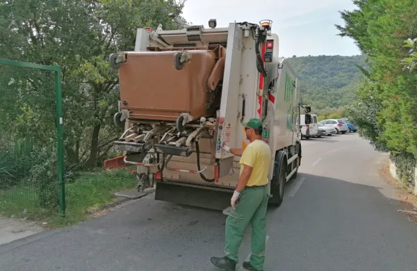V Kopru in Ankaranu vi&scaron;je položnice za smeti in vodo