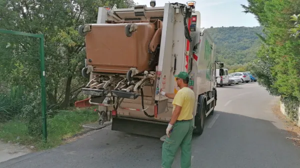 V Kopru in Ankaranu vi&scaron;je položnice za smeti in vodo