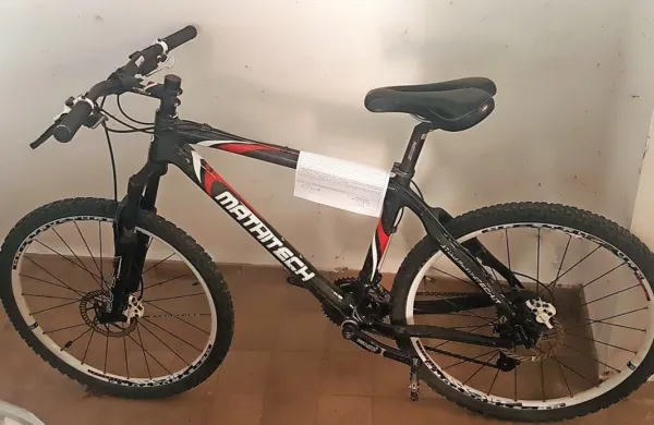 Ženski je neznani tat pred tremi leti v Kopru ukradel kolo, ki ga je 
prepoznala na enem od spletnih oglasov  in  nato  še v neki 
garaži.  