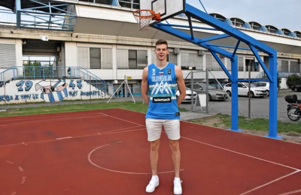 Luka Ščuka ima z 208 cm višine in gibljivostjo še lepo košarkarsko 
prihodnost.