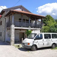  Obnovljena hiša, ki služi kot hostel za številne navdušence nad gorskim kolesarstvom. 