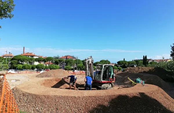 Prvi obrisi zasnove izolskega koloparka so že vidni. Šlo bo za 
klasični pumptrack poligon, ki ga uporabljajo tako petletniki kot 
petdesetletniki in starejši, pravijo poznavalci.  
