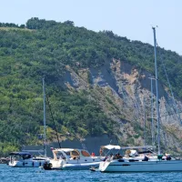 Nekateri si drznejo s čolni kar v Luko Koper