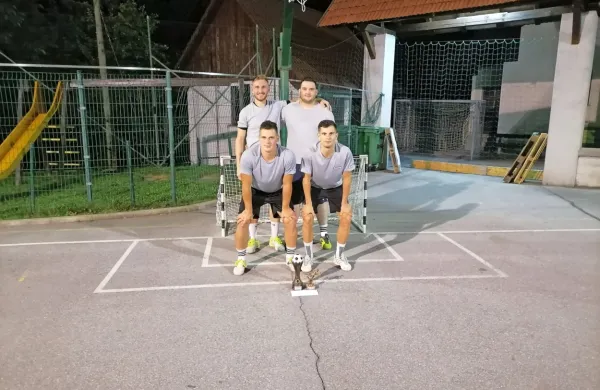 Na Ledinah je zmagala ekipa Salgon team.