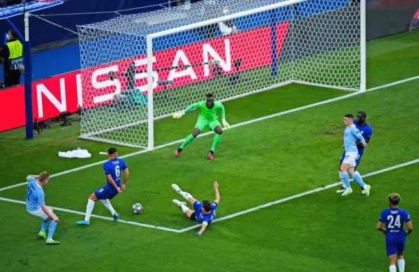 Bosta Manchester City (v svetlejših dresih) in Chelsea v letošnji 
uprizorila tudi dvoboj za angleški naslov?