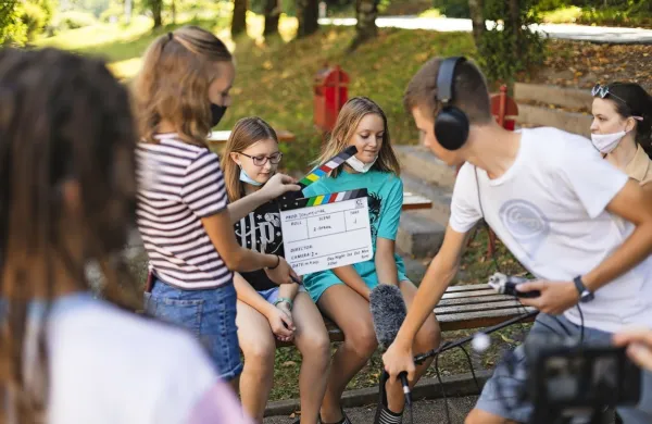 Na mednarodnem mladinskem  filmskem taboru ni pomembno le 
ustvarjanje, ampak tudi zabava in druženje.  