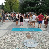 Včasih so hodili z metlami, včeraj nazdravili s pivom