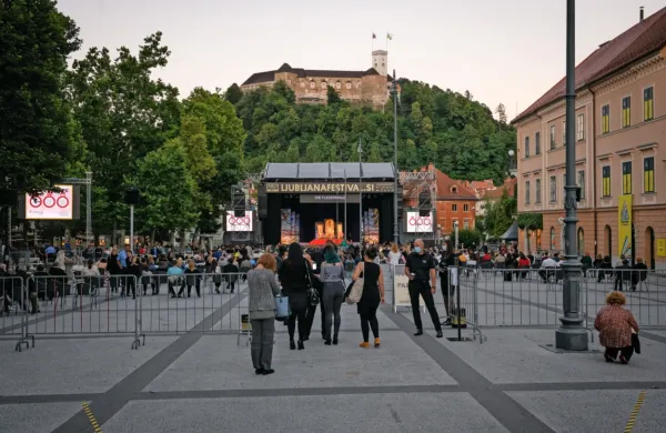 Na javnih kulturnih prireditvah bodo ponovno obvezne maske