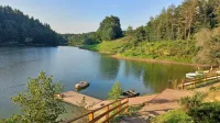 Snovanje turizma na Moli je naletelo na kopico nerešenih problemov. Med njimi so tudi nerešena lastniška razmerja zemljišč v 
in ob jezeru. 