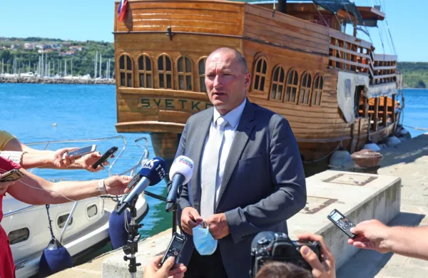 Minister Jože Podgoršek upa, da se bo letošnji skupni izlov rib 
približal 120 ton, kolikor je znašal v minulih letih.   