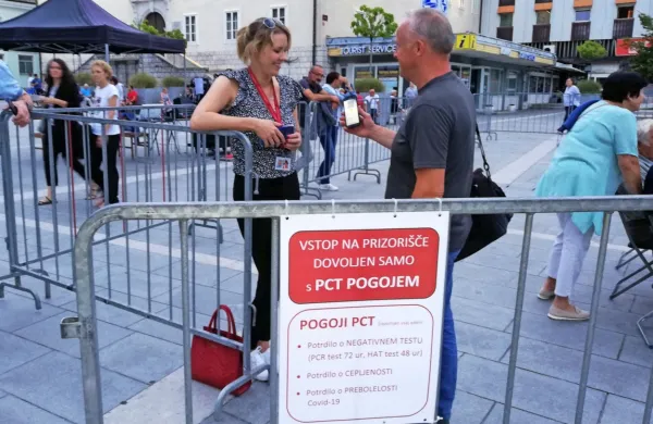 Zagovornik načela enakosti trdi, da pogoj PCT ni diskriminatoren 
do necepljenih, saj je cepljenje stvar izbire.