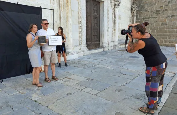 Slavica Isovska je pred objektiv fotoaparata povabila mimoidoče, 
ki so pozirali s svojimi pozitivnimi mislimi.