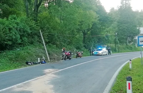 Motorist pri Postojni jo je še srečno odnesel. 