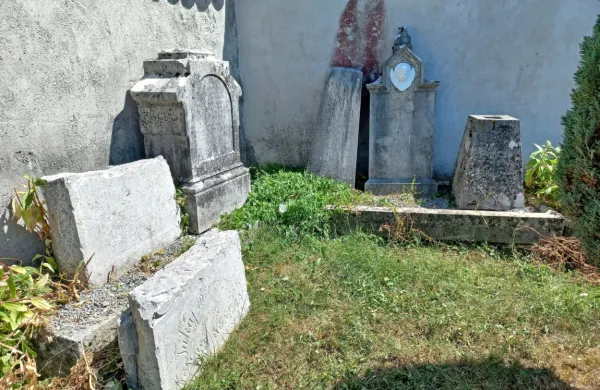 Na dvesto let starem pokopališču bodo obnovili nekatere dragocene, še ohranjene spomenike pomembnih  domačinov. 