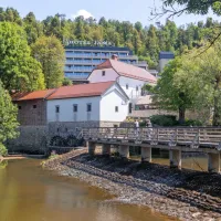 Modrijanov ali Spodnji mlin na Pivki velja za pravi etnološki 
biser. 