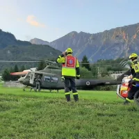 Kolesar se je pri padcu udaril v glavo