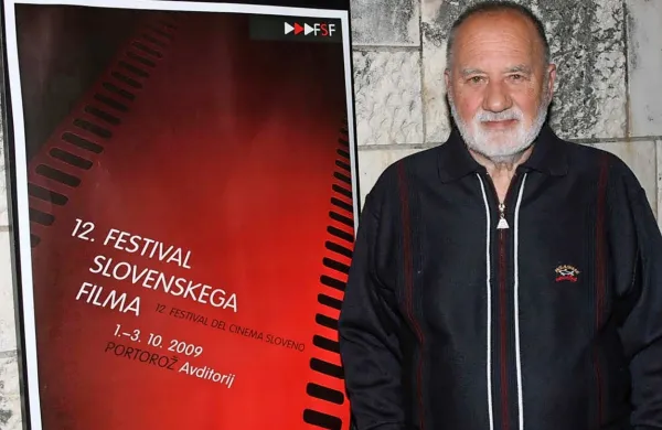 Mako Sajko leta 2099 ob prejemu Badjurove nagrade v Portorožu