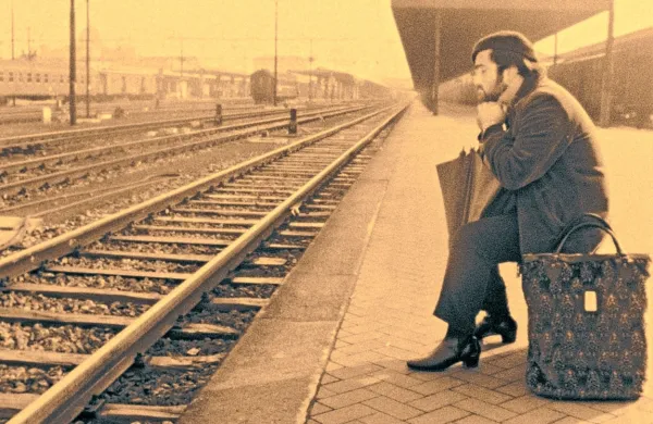 Na Largu pri špini bo na ogled film o italijanskem kantavtorju 
Luciu Dalli.