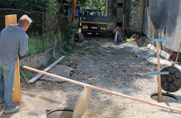 Gradijo &scaron;e 280 metrov kanalizacije