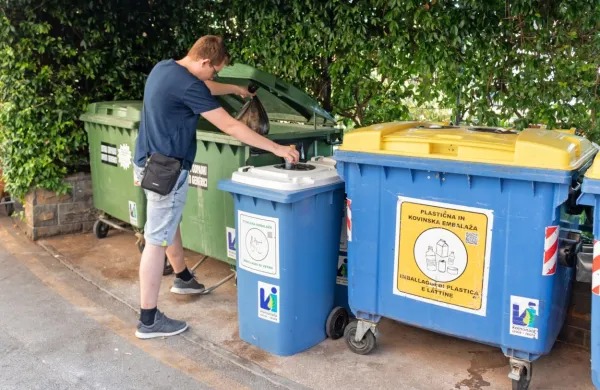 V Komunali pravijo, da Izolani vsako leto bolj ločujejo odpadke in 
da delež ločenih  zdaj znaša že dobrih 60 odstotkov.   