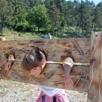 V Parku voja&scaron;ke zgodovine so prekrižali meče