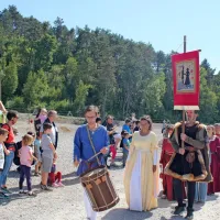 V Parku voja&scaron;ke zgodovine so prekrižali meče