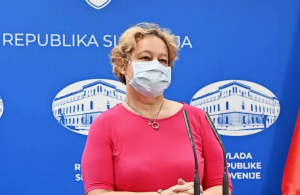 Vodja strokovne skupine za covid-19 in infektologinja Mateja 
Logar