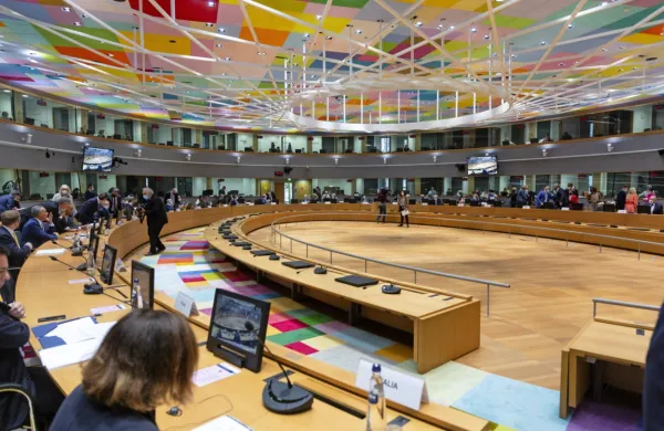 EU odločena preprečiti nezakonite migracije iz Afganistana in okrepiti pomoč v regiji