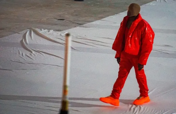 Kanye West še vedno sproža polemike.