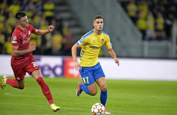Benjamin Šeško (levo) je že   pomagal Salzburgu k uresničitvi ciljev. 
Bo tudi slovenski reprezentanci na jutrišnjem dvoboju s Slovaško?