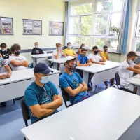Prvi dan v &scaron;oli tudi pogovor o virusu in testiranju