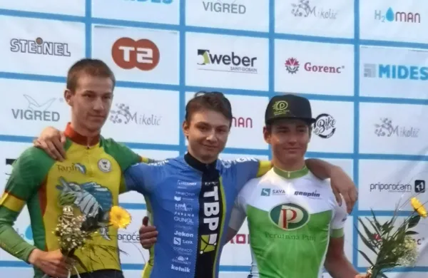 Solkanec Mark Poberaj (v sredini)  - zmagovalec dirke v Šenčurju.