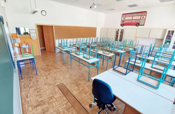 V primeru nespo&scaron;tovanja ukrepov bo in&scaron;pektorat &scaron;oli lahko odredil pouk na daljavo