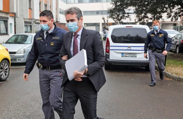 Sergej  Racman  je sodišču  za odpravo pripora ponudil  800.000 
evrov. 