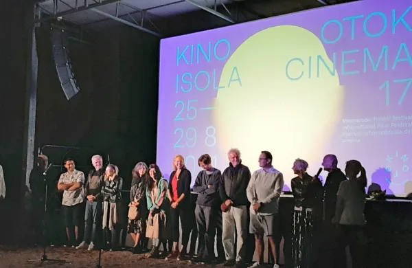 Predpremiere na Kinu Otok se je v petek udeležil tudi velik del filmske ekipe celovečerca Sanremo. 