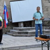 Trikratni paraolimpijec Dejan Fabčič je tudi zapel