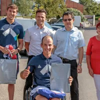Domačini v Dornberku s toplim sprejemom presenetili parakolesarja Aneja Dopliharja