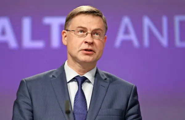 Izvršni podpredsednik Evropske komisije Valdis Dombrovskis je 
napovedal, da lahko Slovenija prvi evropski denar za okrevanje 
pričakuje zelo kmalu.