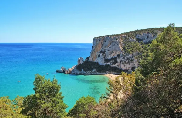 Turisti iz Sardinije odna&scaron;ajo pesek in &scaron;koljke