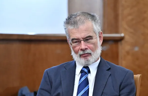 Na Medicinski fakulteti Univerze v Ljubljani so   zagotovili, da njihov 
dekan Igor Švab ni avtor nobenega izmed dokumentov, ki zanikajo 
obstoj virusa covid-19.