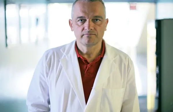 Imunolog Alojz Ihan je za STA povedal, da je cepljenje s tretjim 
odmerkom cepiva proti covidu-19 smiselno v določenih situacijah, 
prav tako je varno.